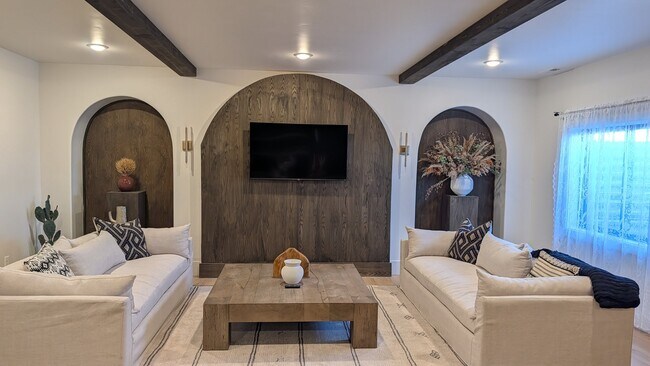 Building Photo - 1096 Marigold Dr