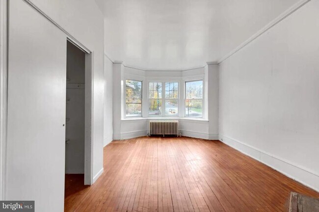 Building Photo - 6500 Lincoln Dr