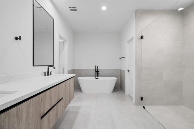 Building Photo - 105 Tolima Dove St