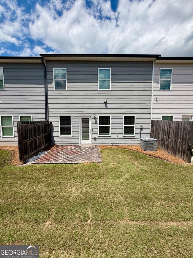 Building Photo - 7091 Gladstone Cir