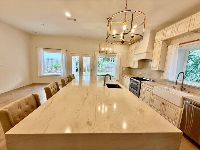 Building Photo - 3834 Linklea Dr