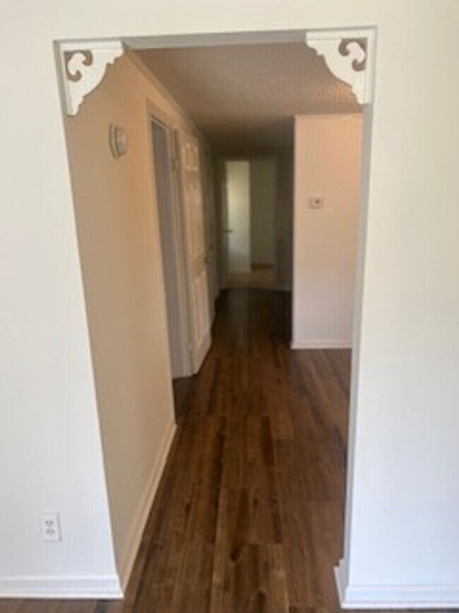 Building Photo - Charming Two Bedroom Home in Historic Morehead City Walking District with Dining Area and Living ...