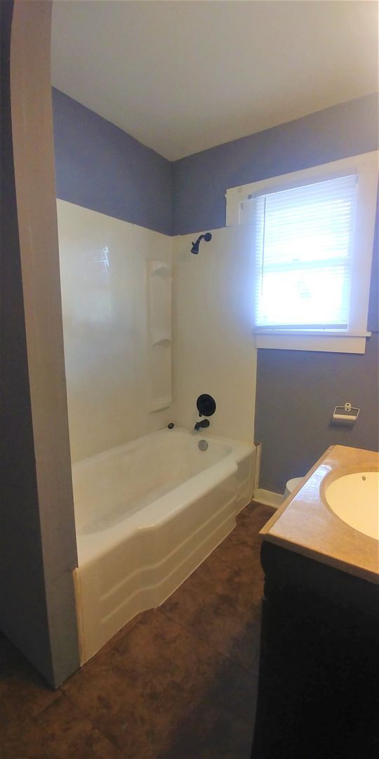 Building Photo - Bryan - 1 bedroom / 1 Bath / Fenced back y...