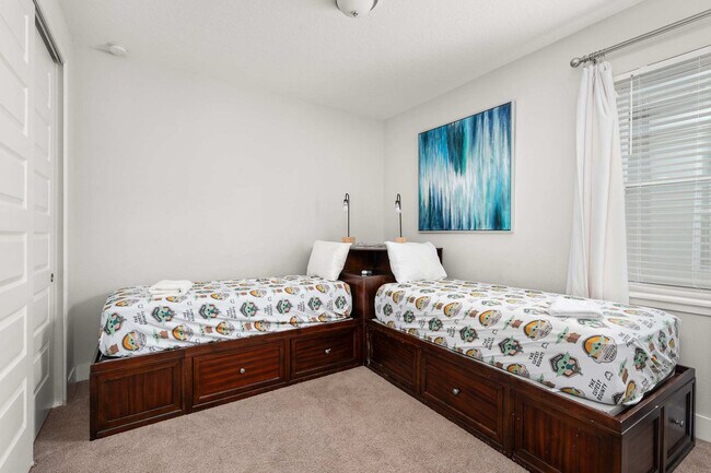 Building Photo - 301 Burma St