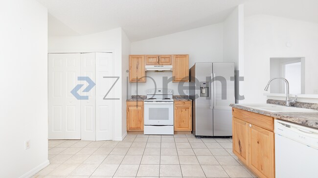 Building Photo - 2750 Gramercy Dr