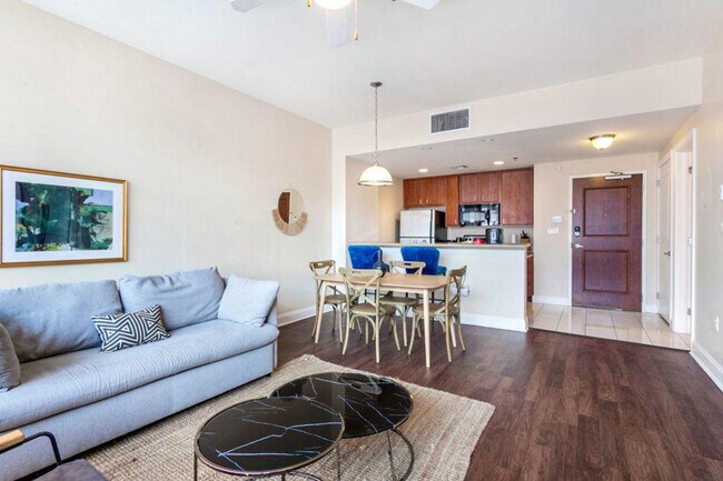 Building Photo - 925 Common St