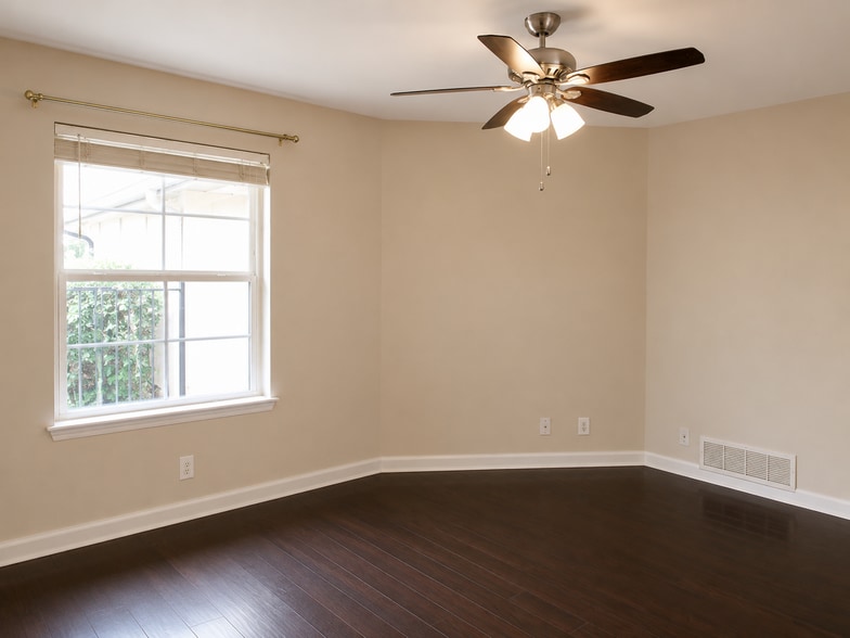 Building Photo - 126 Hollyhill Ln