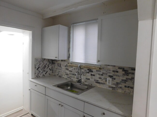 Building Photo - 6490 Stahelin Ave
