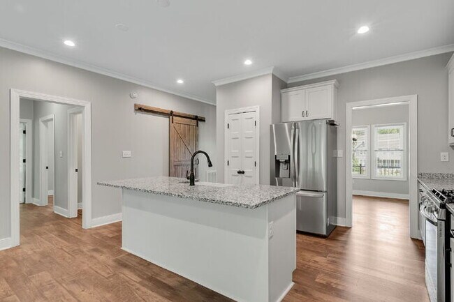 Building Photo - Beautiful Rental in The Highlands – Spacio...