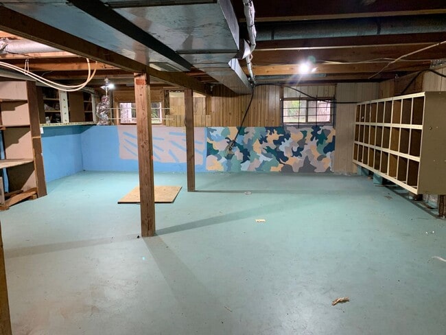 Building Photo - **Daisey King **