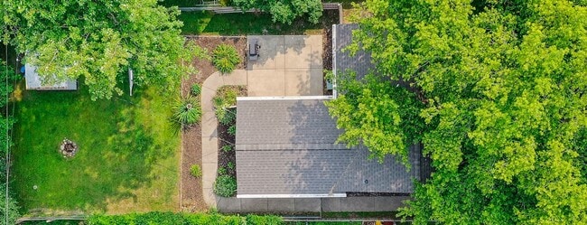 Building Photo - UPDATED 3 BR/1 BATH CENTRALLY LOCATED IN GREEN BAY