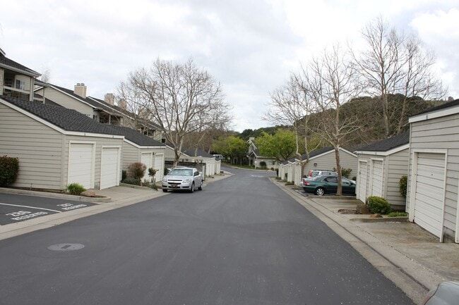 Building Photo - GORGEOUS AND SERENE Private 2BD/2BA Pleasa...