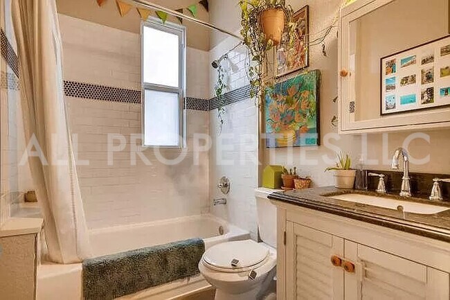 Building Photo - 1319 E 27th Ave