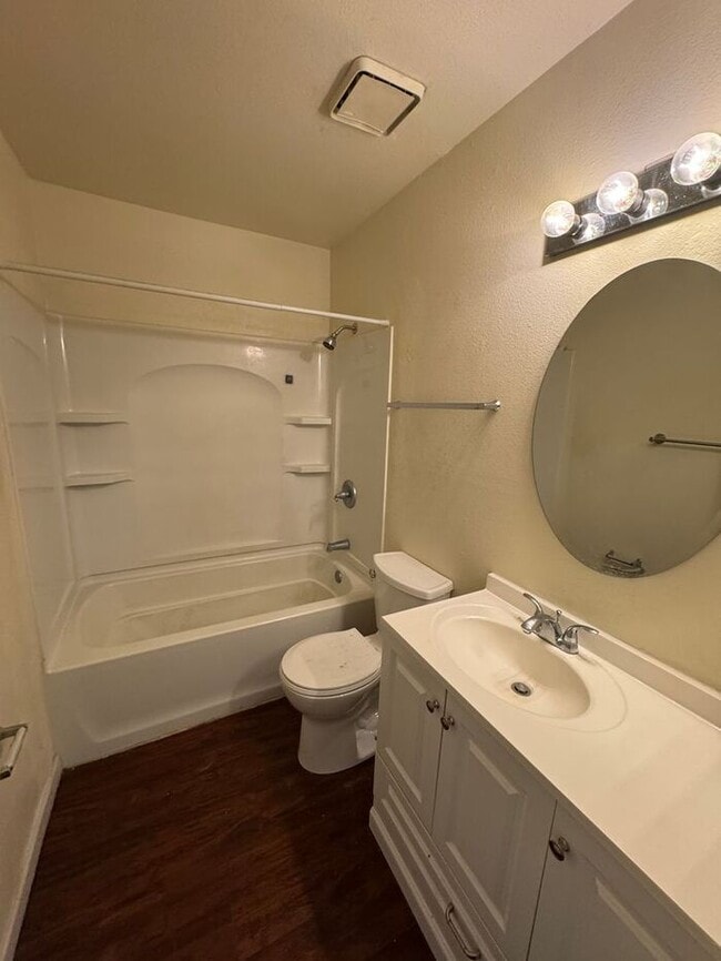 Building Photo - 2809 N Mountain Ave