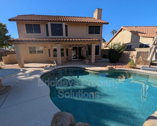 Building Photo - 2340 W Myrtle Dr