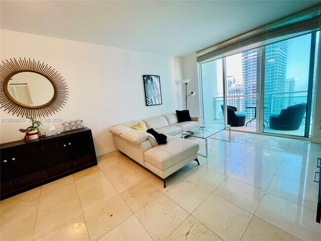 Building Photo - 950 Brickell Bay Dr