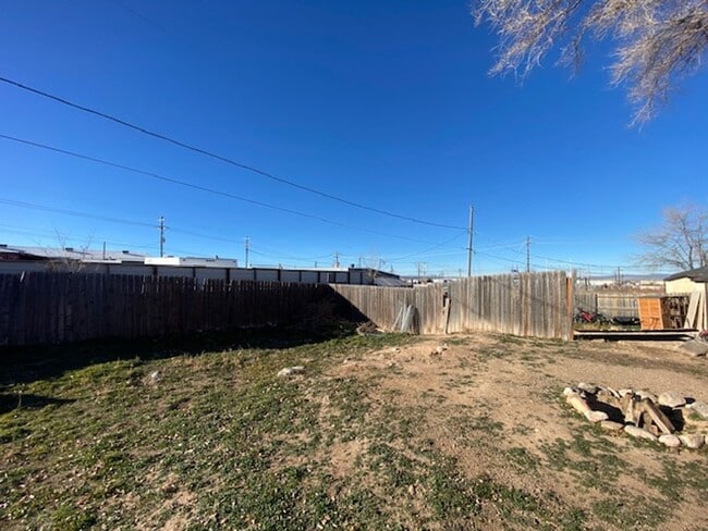 Building Photo - 2 Bedroom, 1 Bathroom Twin Home