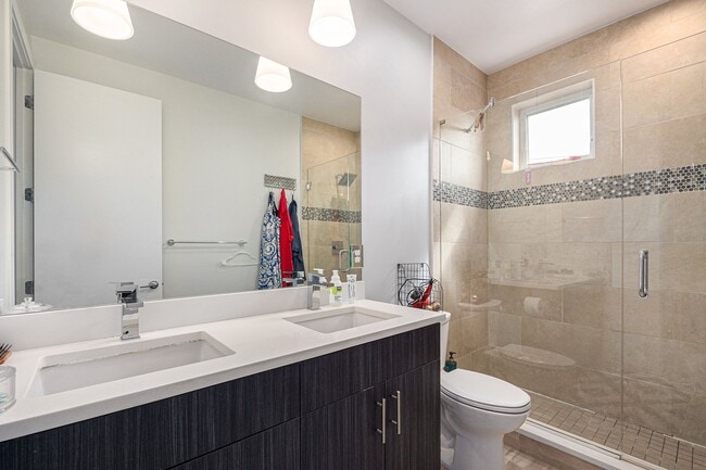 Building Photo - End unit Townhome with Stunning Views from...