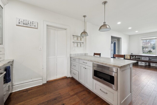 Building Photo - 48 Marinus St