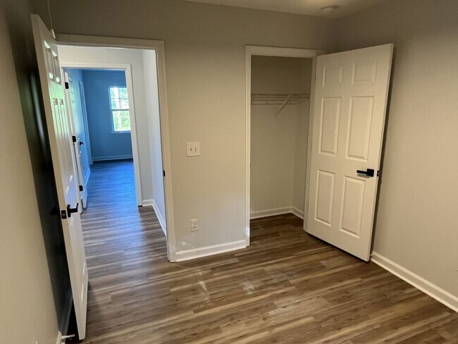 Building Photo - Refreshed 3 Bedroom End Unit Townhome near...