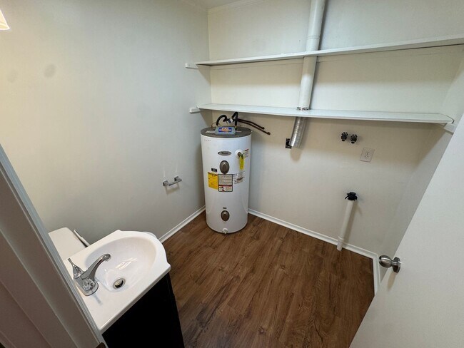 Building Photo - Commanche St Duplex