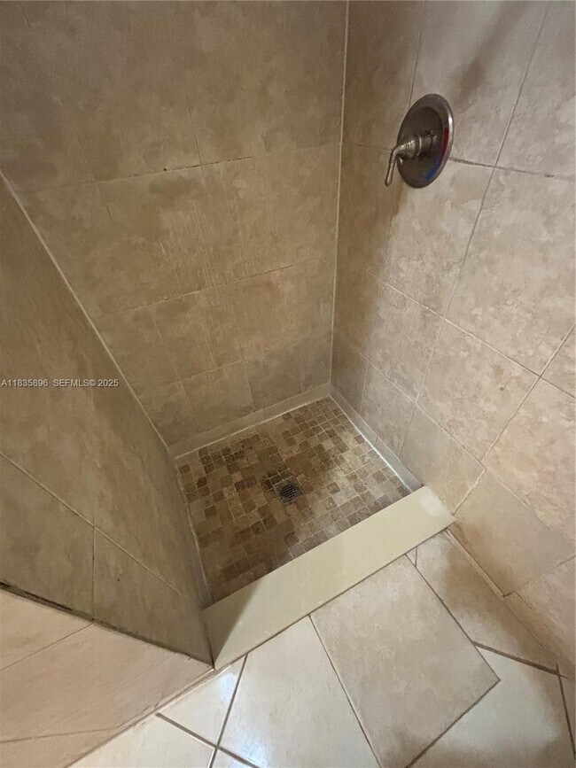 Building Photo - 4156 SW 24th St