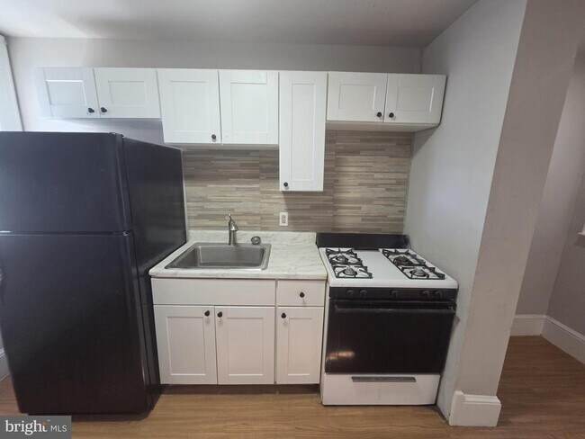 Building Photo - 137 S 56th St