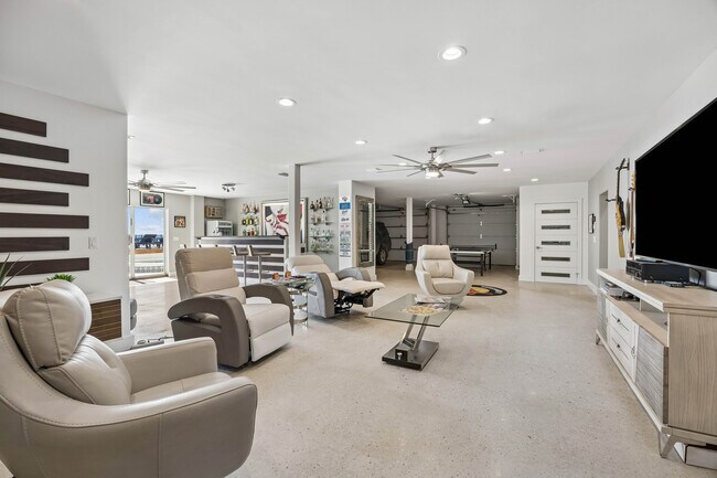 Building Photo - 14030 Mandarin Oaks Ln