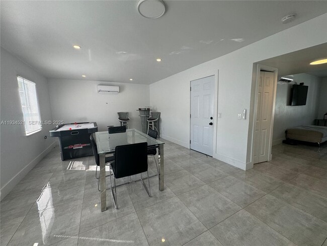 Building Photo - 1904 SW 28th St