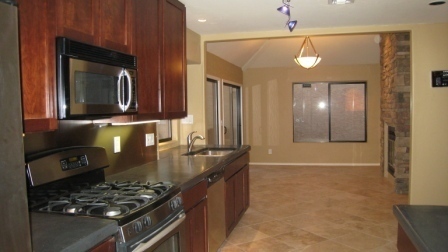 Building Photo - Beautifully Remodeled Home close to UA