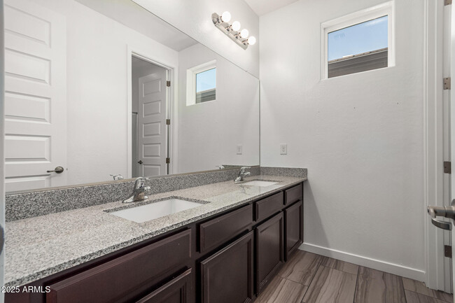 Building Photo - 7138 W Kent Dr
