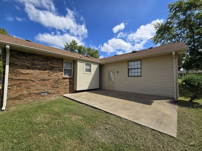 Building Photo - COMING SOON! 3/2 One Level Home w/ Spaciou...