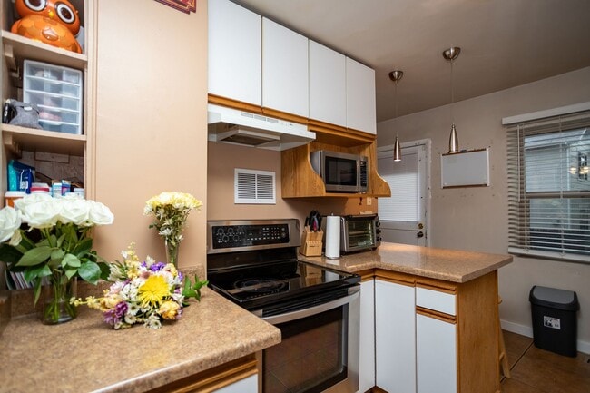 Building Photo - Adorable Ranch in Downtown Colorado Springs!
