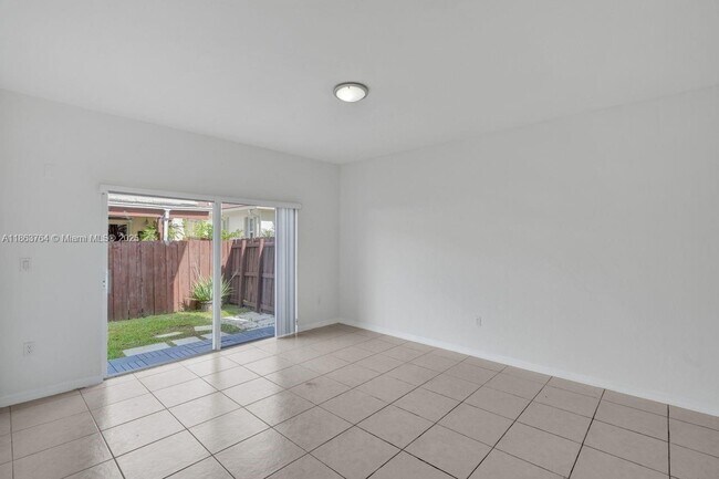 Building Photo - 4417 NW 113th Pl