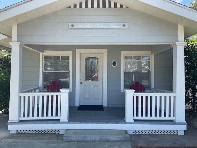 Building Photo - 2 bedroom 1 bath Brea $3200