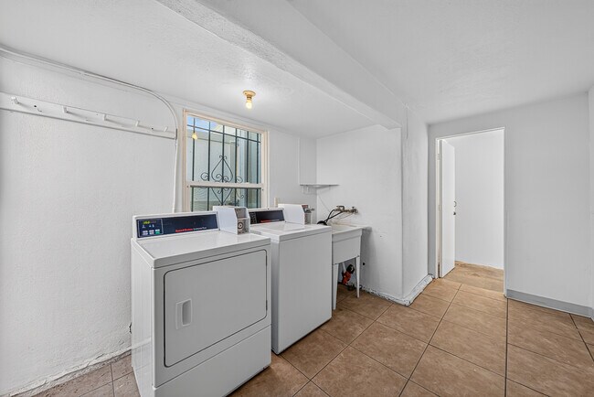 Building Photo - 3626 Highland Ave