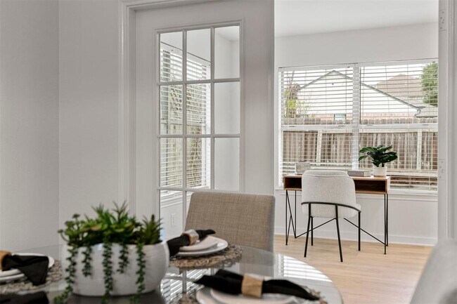 Building Photo - 8104 Doe Meadow Dr