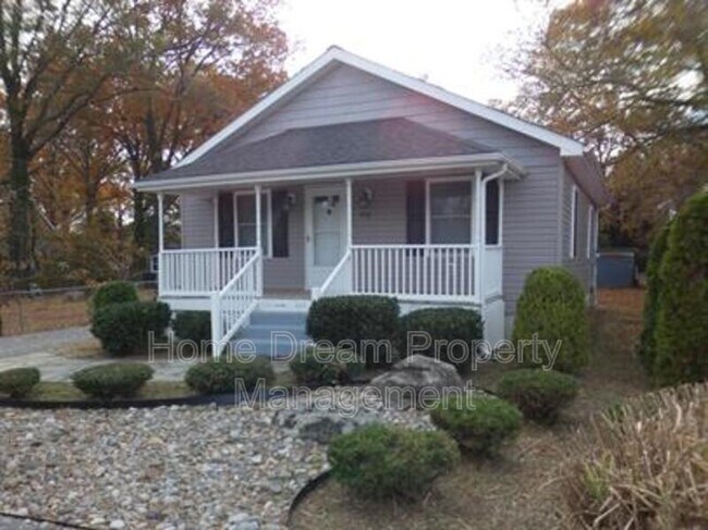 Building Photo - 930 Bryant Ave