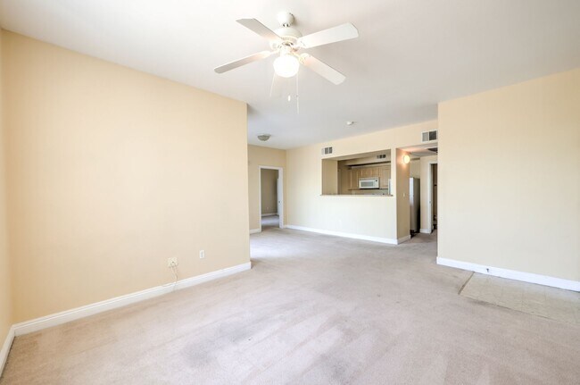 Building Photo - SW- 2 Bedroom Condo!