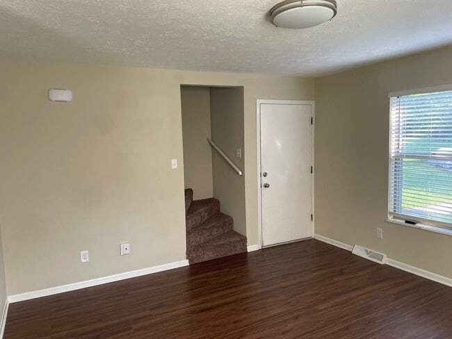 Building Photo - 9208 Pasadena Cir