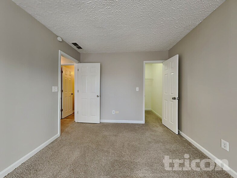 Building Photo - 25 Bermuda Cir