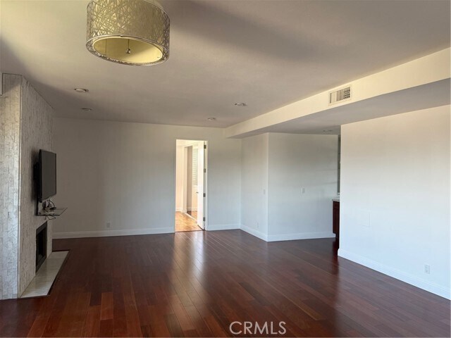 Building Photo - 116 N Swall Dr