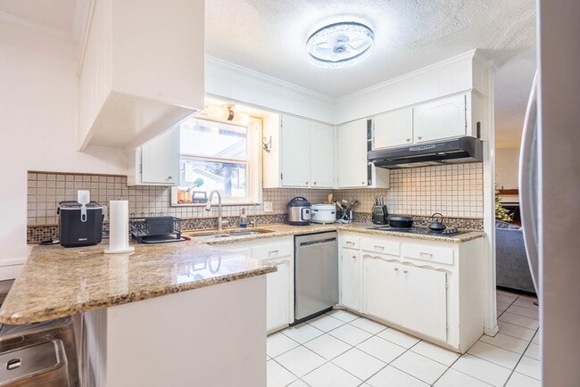 Building Photo - 3518 Fairmont Dr