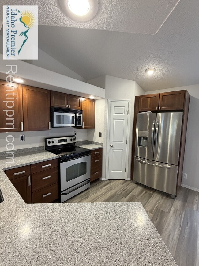 Building Photo - 2200 E Grapewood Dr