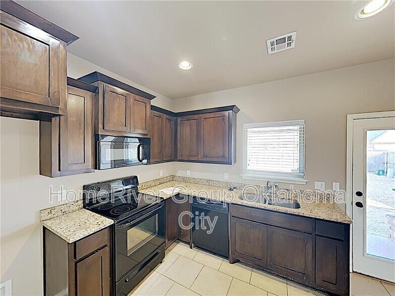 Building Photo - 1324 Eagle Dr