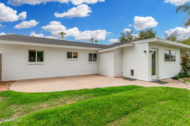 Building Photo - 3726 E Weldon Ave