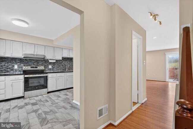 Building Photo - 6427 Old Scotts Ct