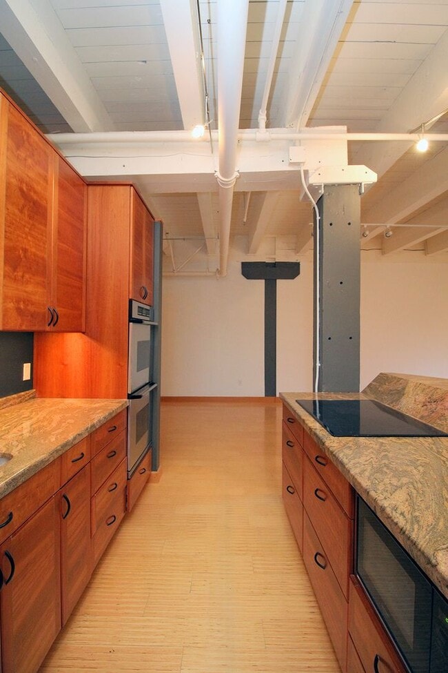 Building Photo - 416 NW 13th Ave