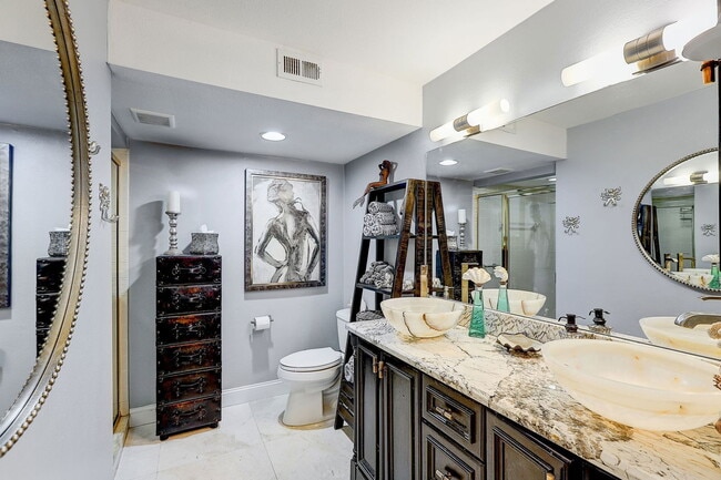 Building Photo - 4770 Brittany Dr S