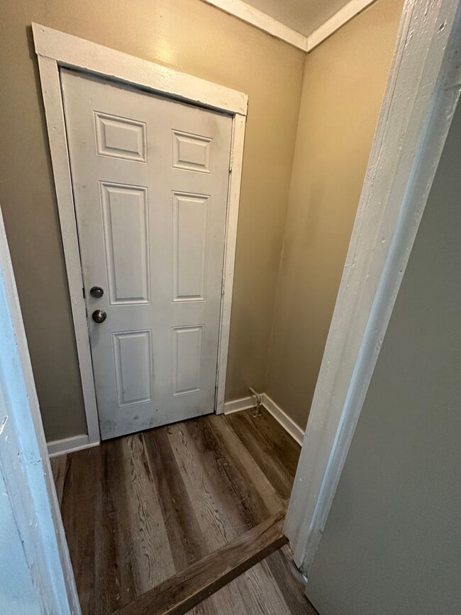 Building Photo - Spacious 5-Bedroom Home with 2 Full Baths, Freshly Rehabbed, Ready to rent